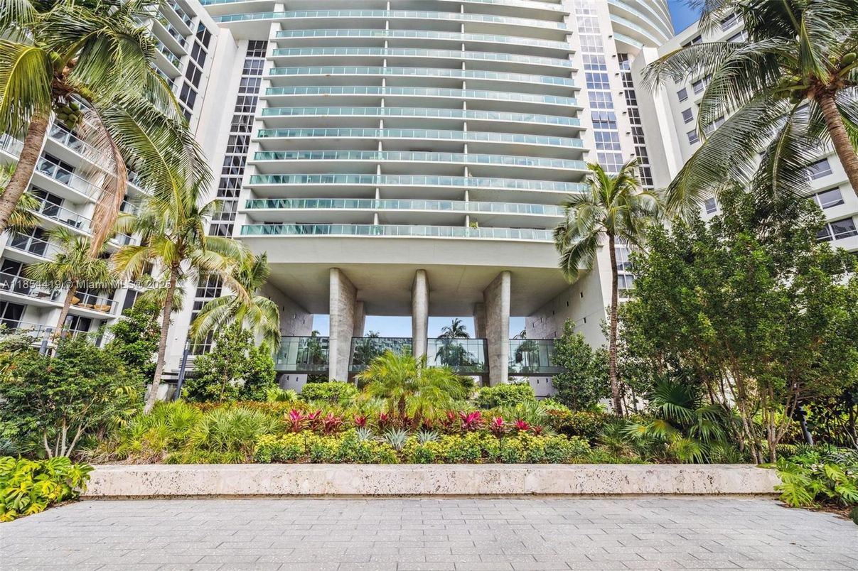 Exterior, Facade, Condo Building
