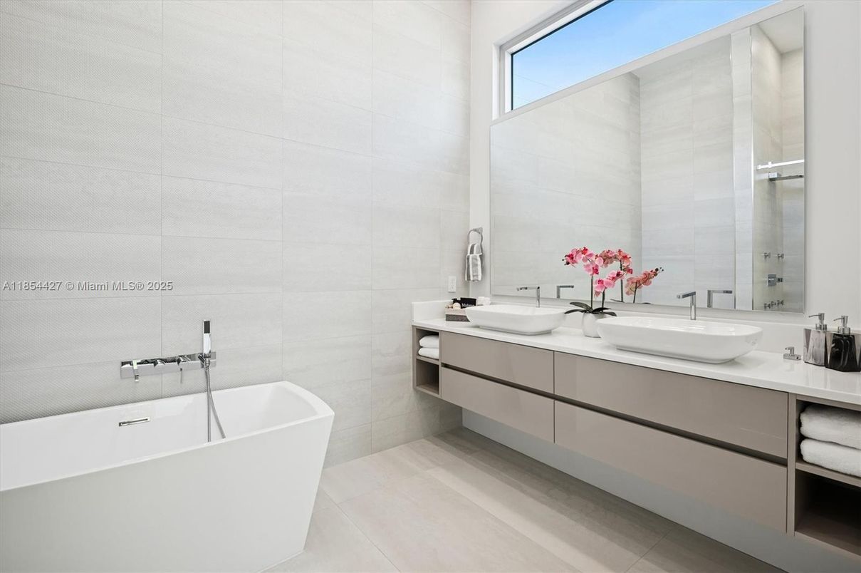 Bathroom, Dual Sink Vanities, Free Standing Baths, Interior