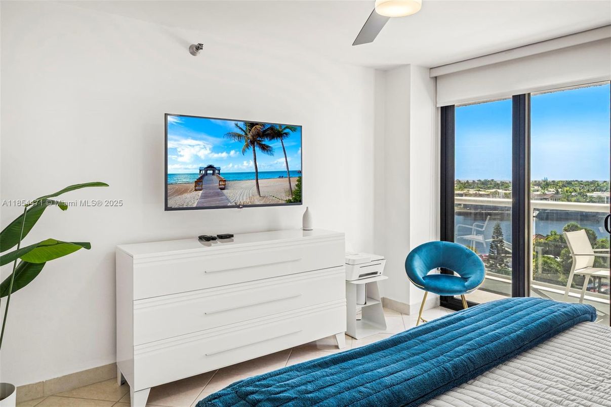 Bedroom, Interior, Water