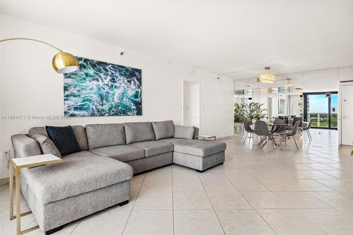 Chandelier, Dining room, Interior, Living room