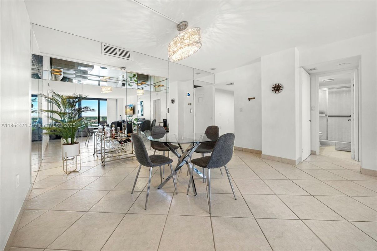 Chandelier, Dining room, Interior