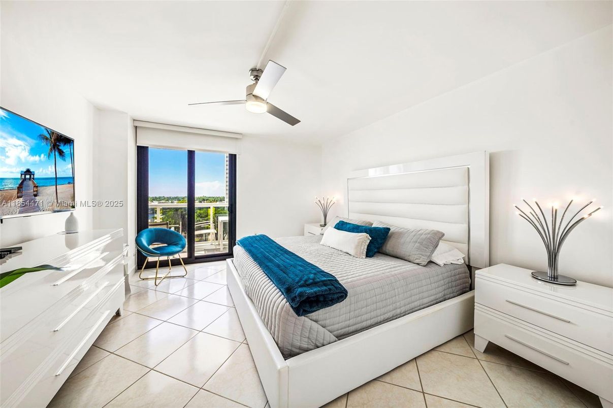 Bedroom, Interior, Water