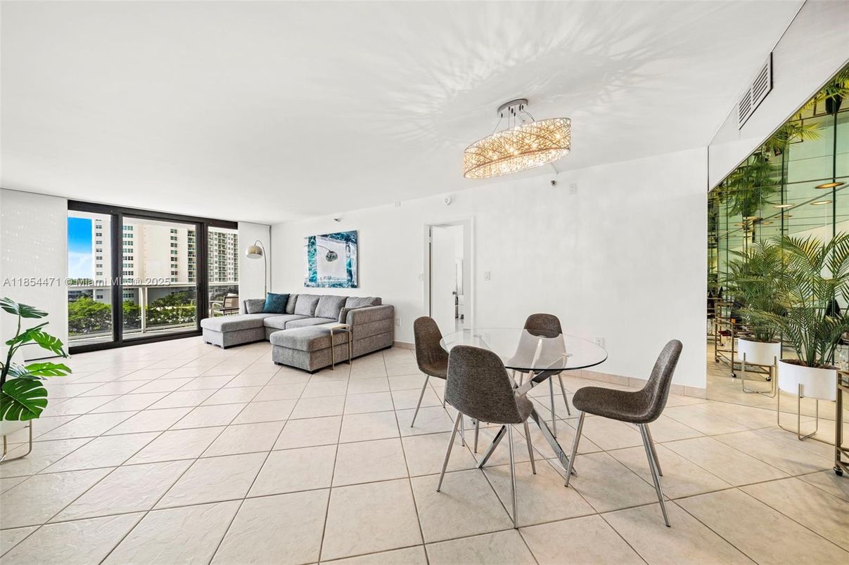 Chandelier, Dining room, Interior, Living room