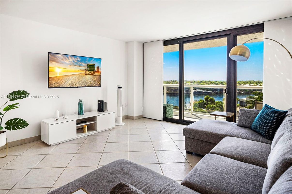 Interior, Living room, Water