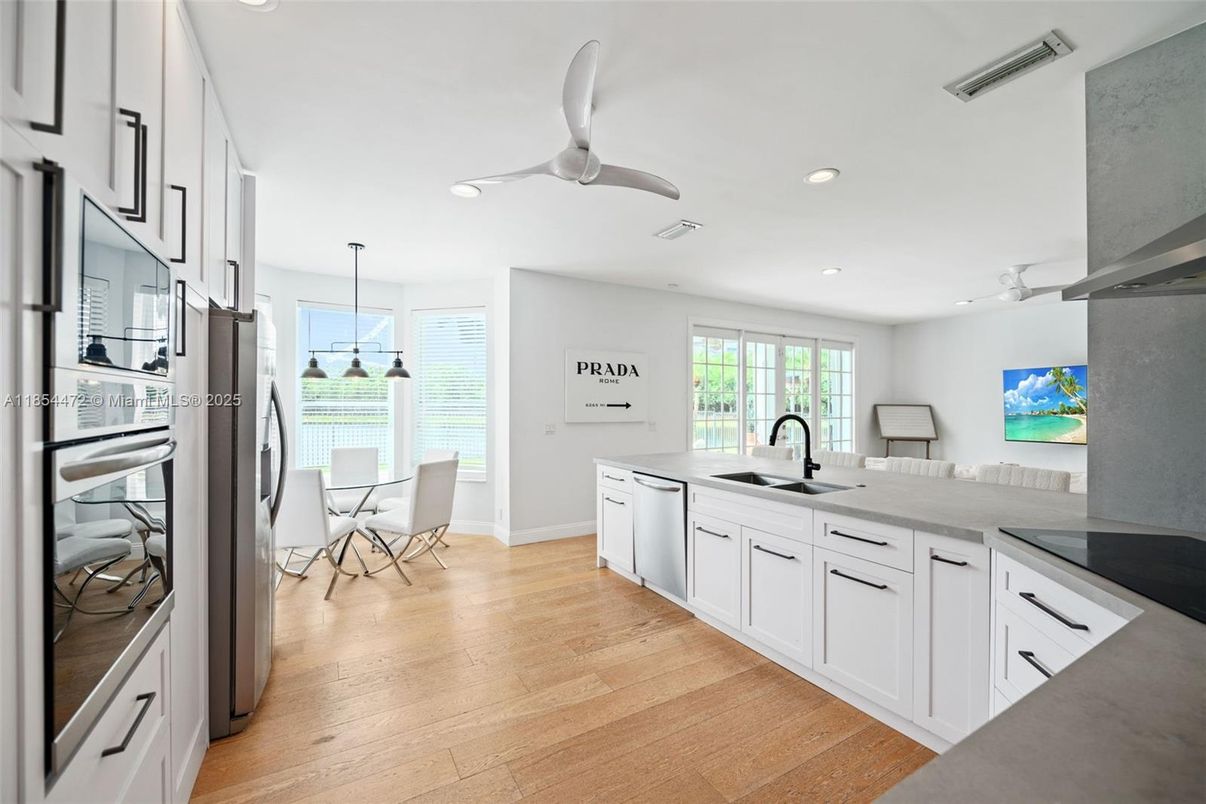 Dining room, Interior, Kitchen, Recessed Lighting, Wood Texture Flooring