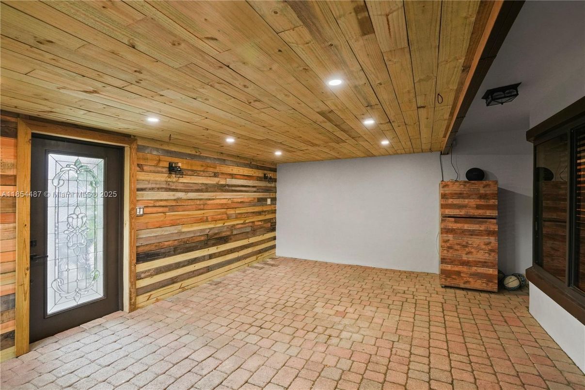 Empty room, Interior, Recessed Lighting, Wooden Ceilings, Wooden Walls