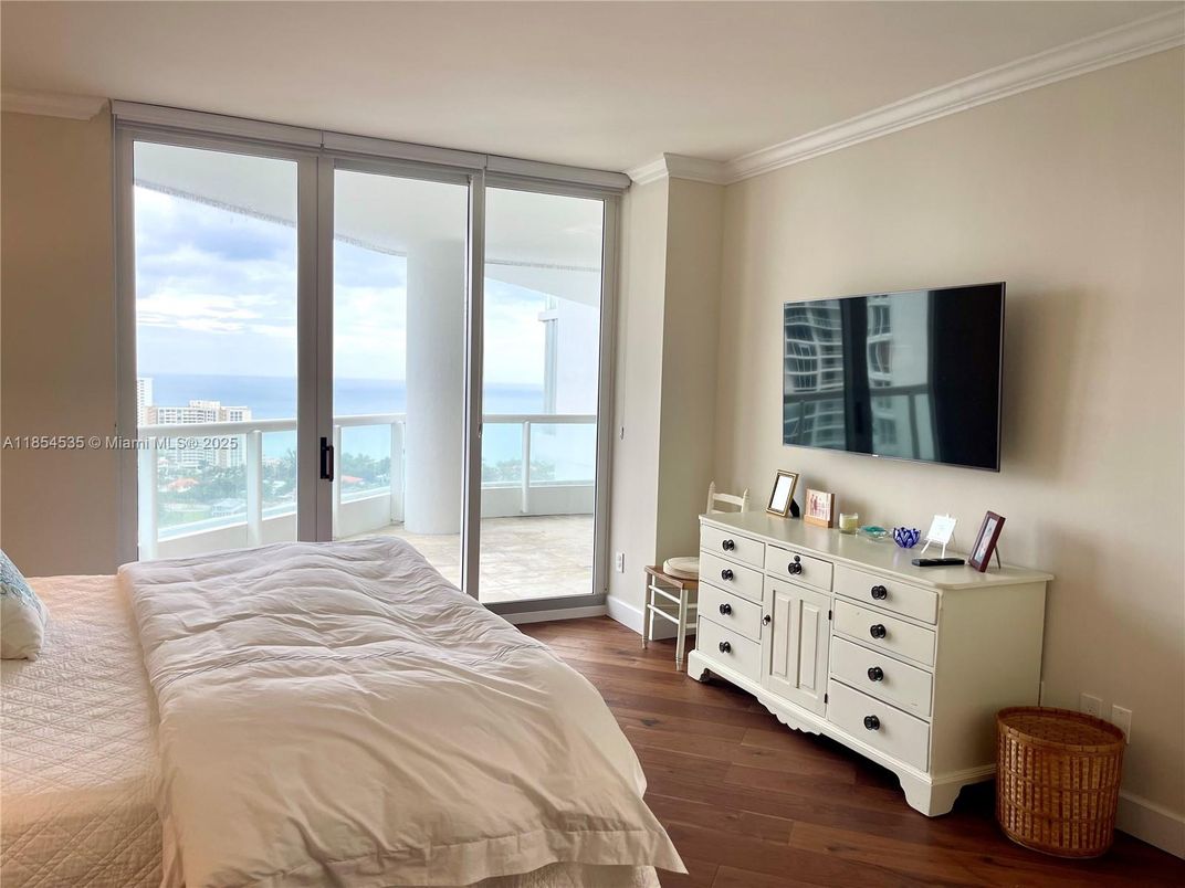 Bedroom, Interior, Water, Wood Texture Flooring