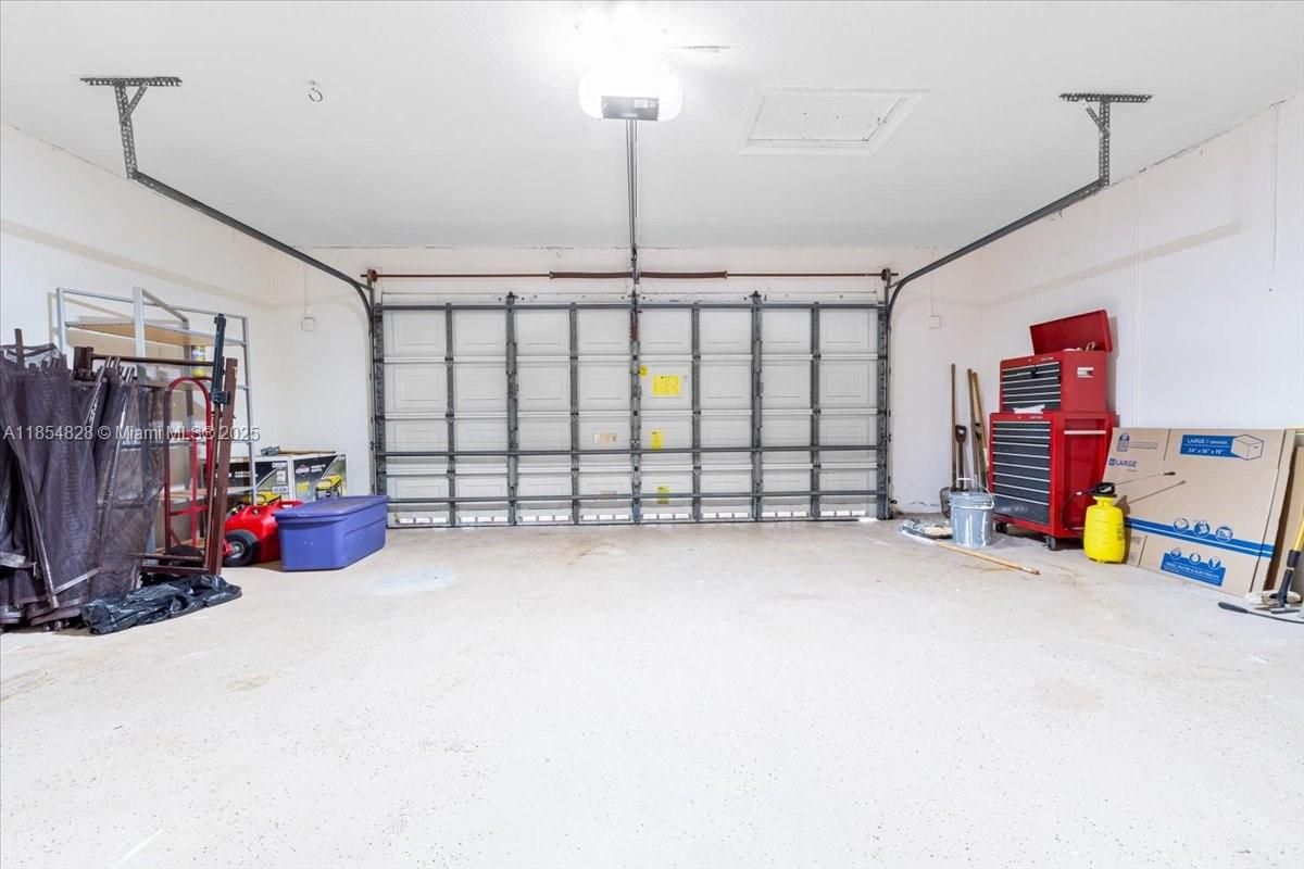 Garage, Interior