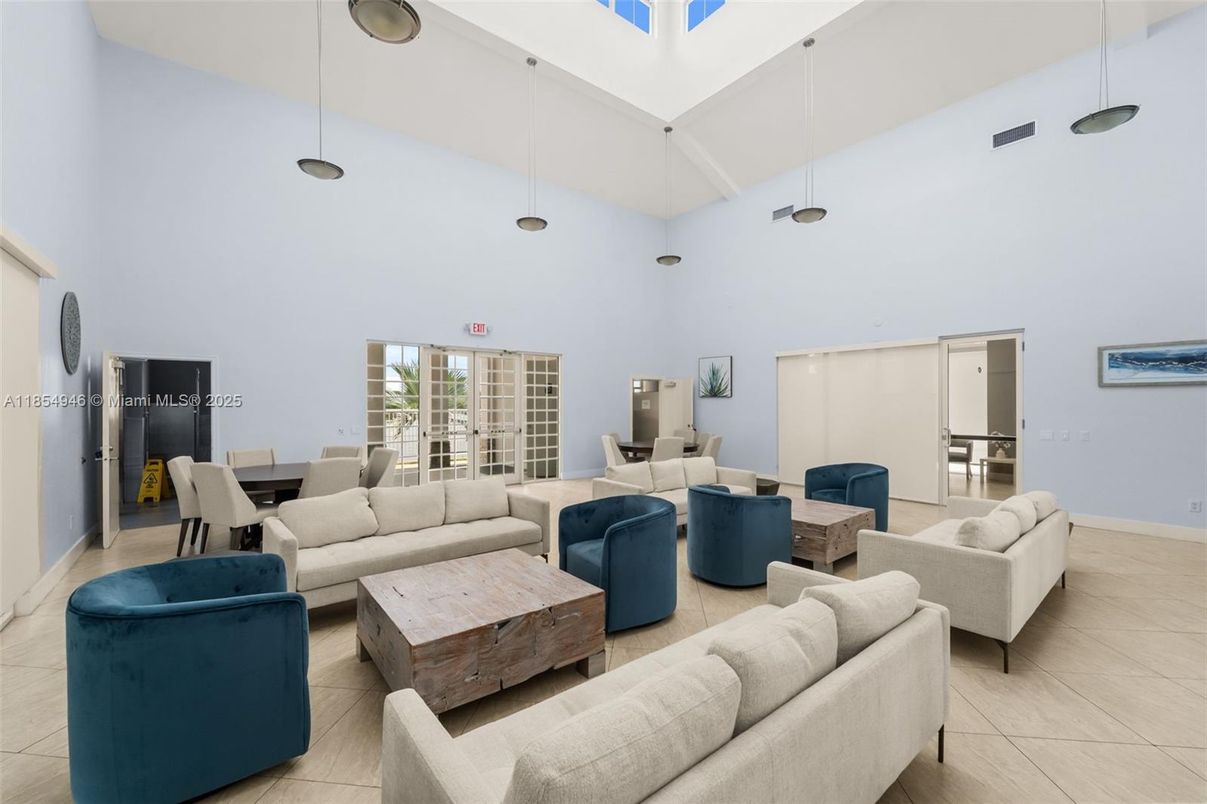 Dining room, Interior, Living room, Pendant Lights, Recessed Lighting