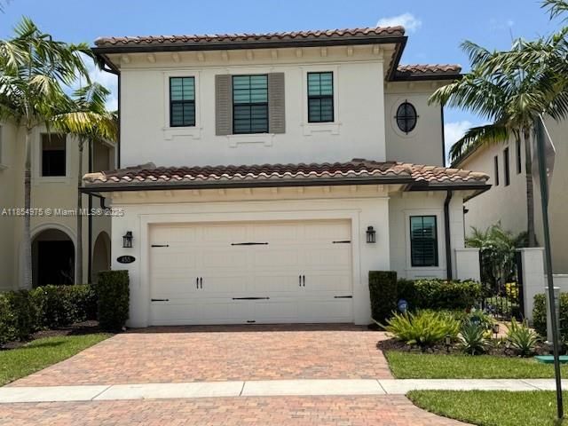 Attached, Exterior, Facade, Mediterranean