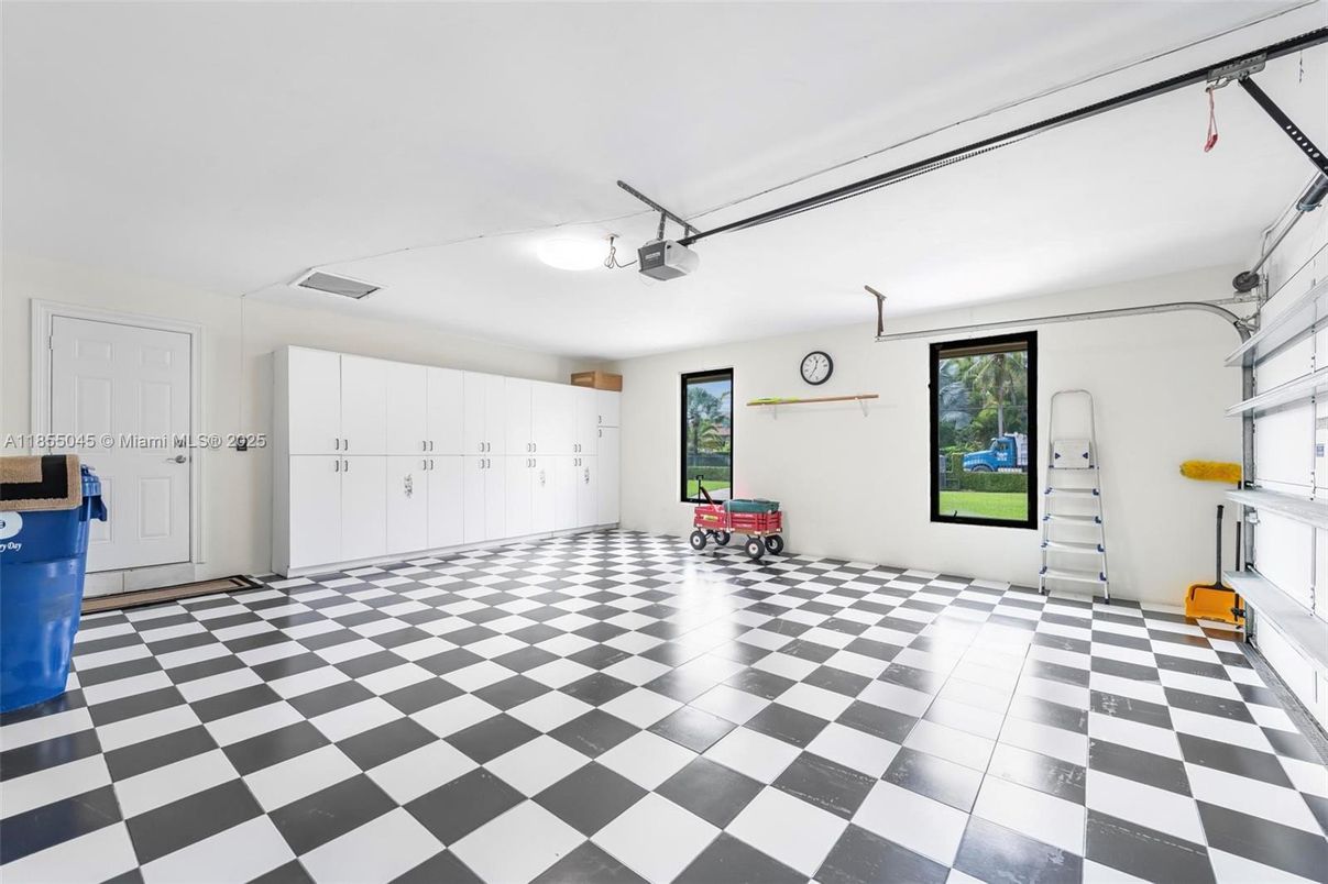 Garage, Interior