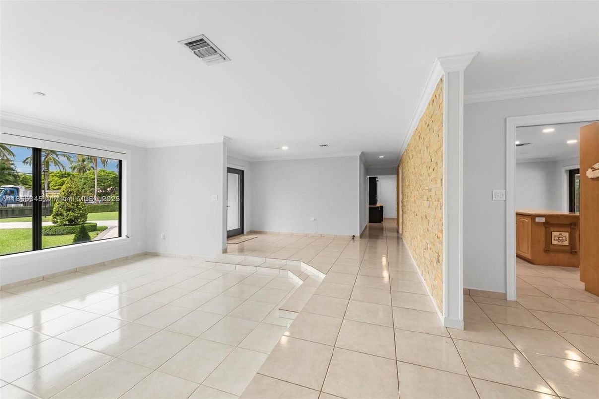 Empty room, Interior, Recessed Lighting