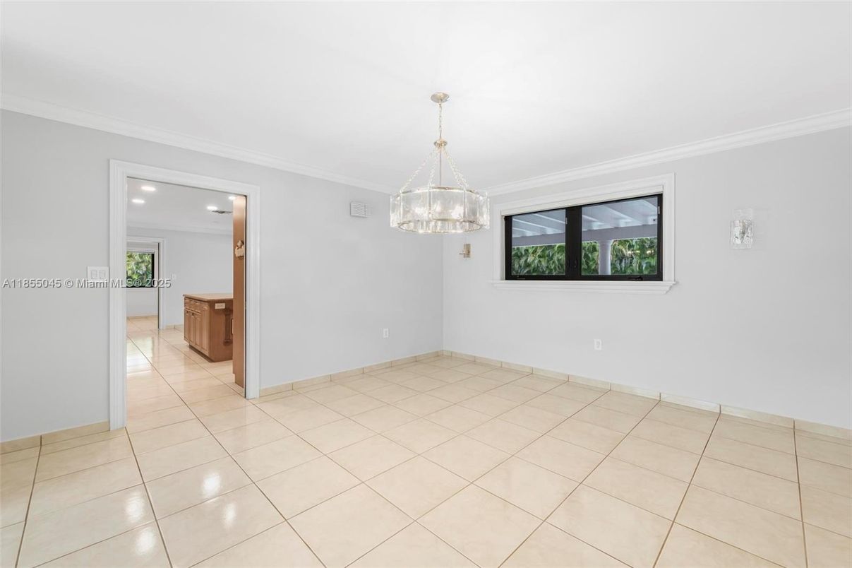 Empty room, Interior, Pendant Lights, Recessed Lighting