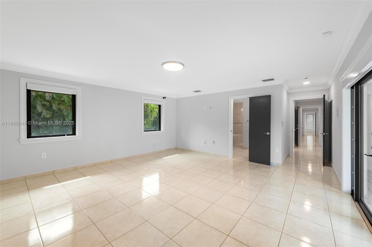 Empty room, Interior, Recessed Lighting