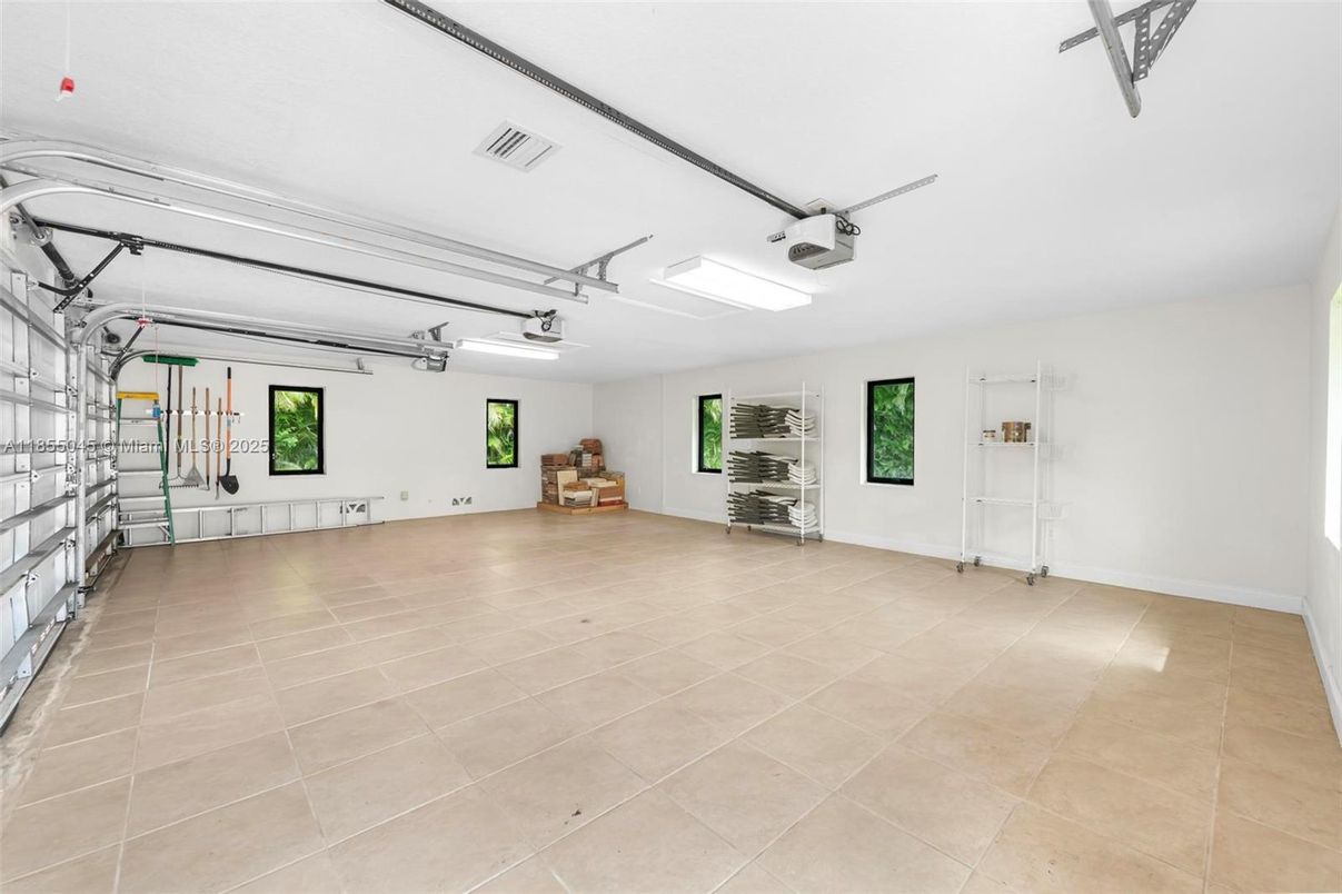 Garage, Interior