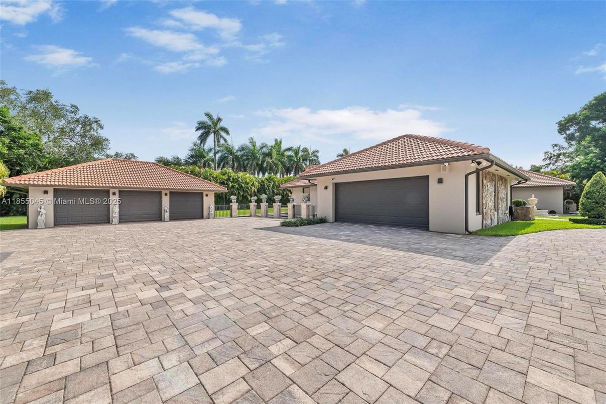 Detached Garage, Exterior