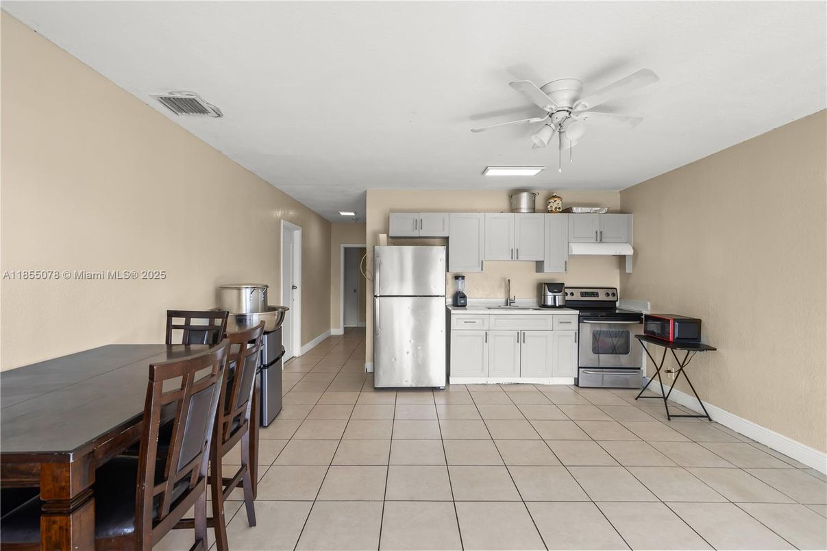 Dining room, Interior, Kitchen, Recessed Lighting