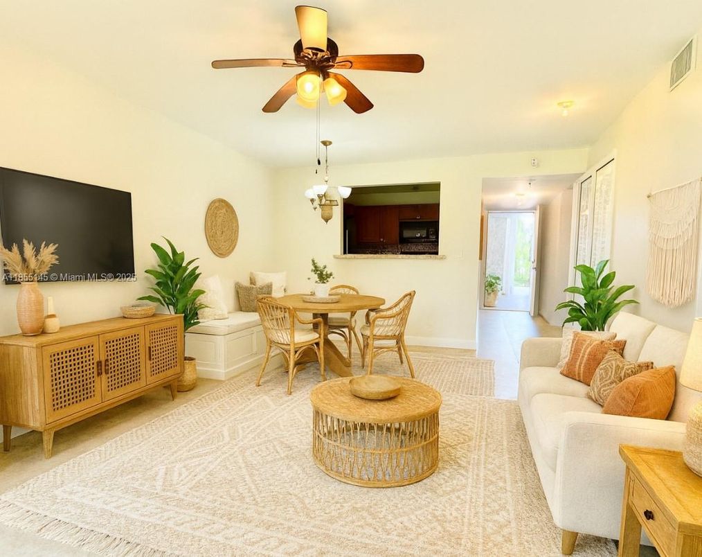 Chandelier, Dining room, Interior, Living room