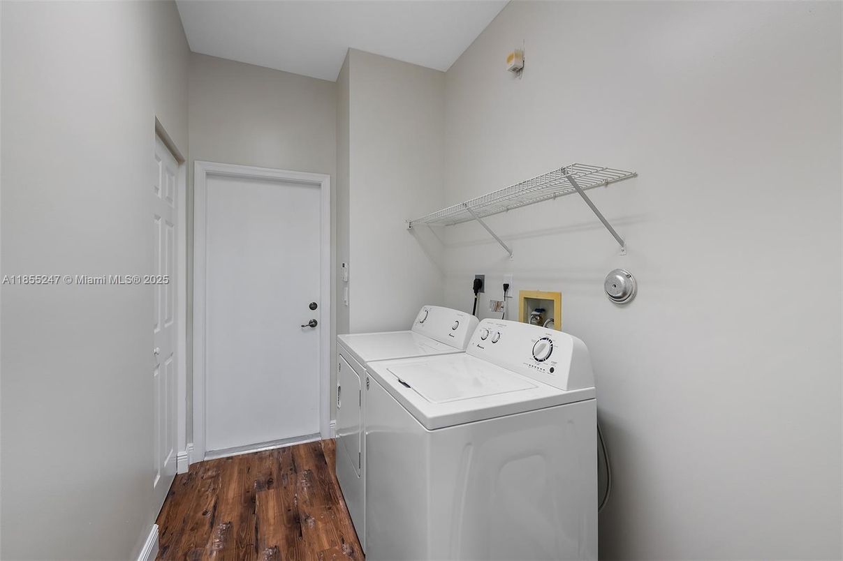 Interior, Utility Closets, Washer, Wood Texture Flooring