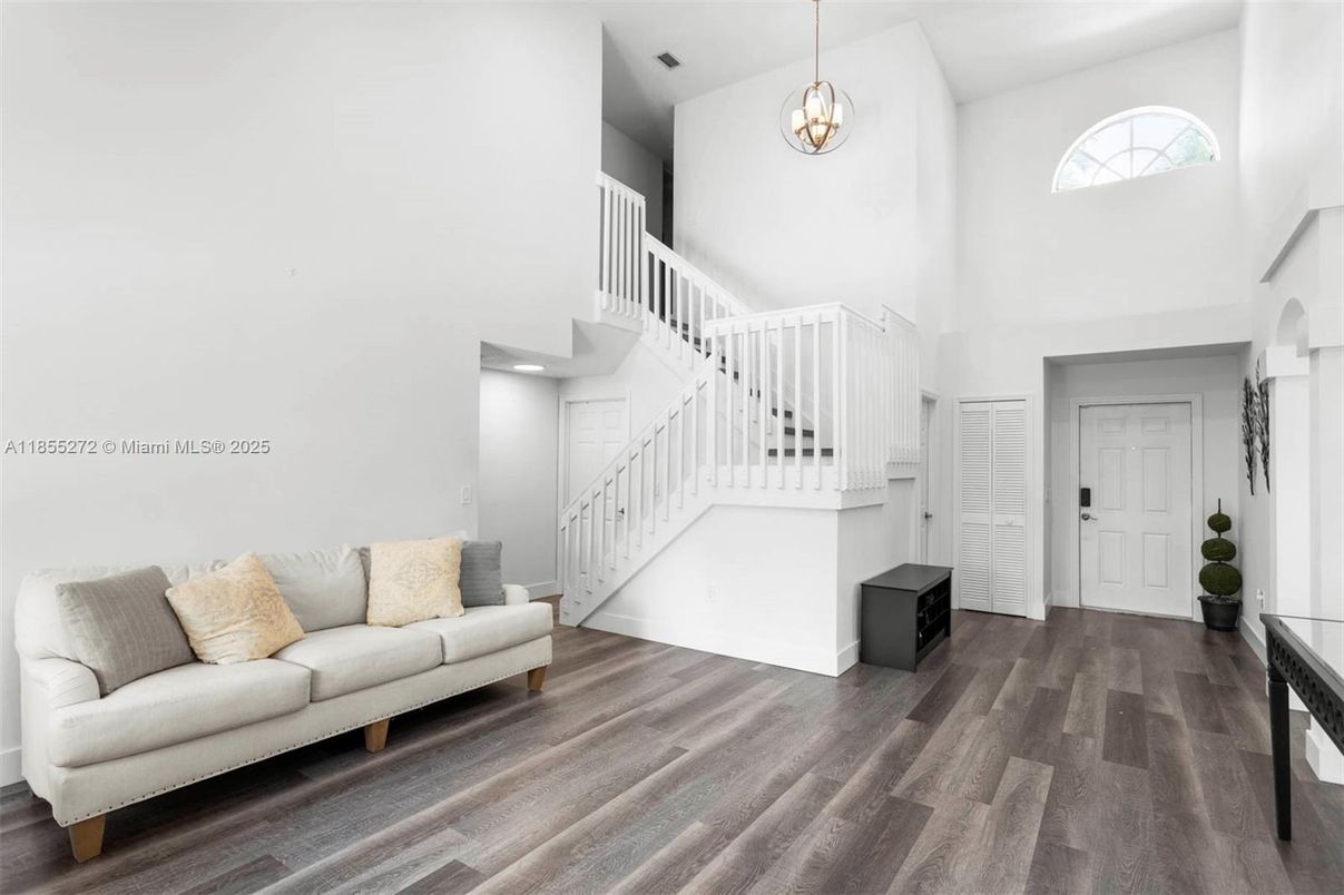 Interior, Pendant Lights, Wood Texture Flooring
