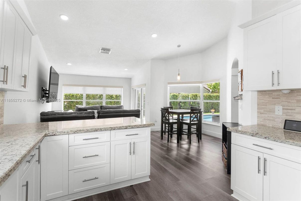 Dining room, Interior, Kitchen, Pendant Lights, Recessed Lighting, Wood Texture Flooring