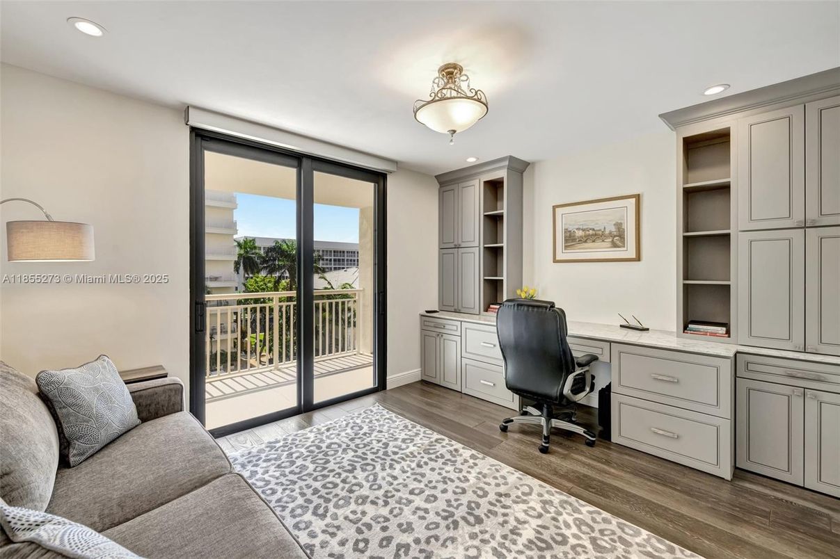 Home Office, Interior, Recessed Lighting, Wood Texture Flooring