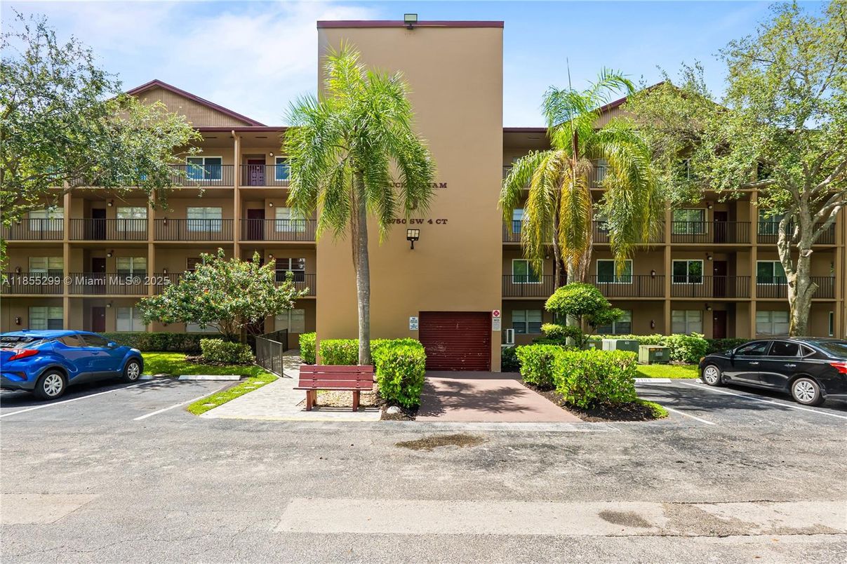 Exterior, Facade, Condo Building