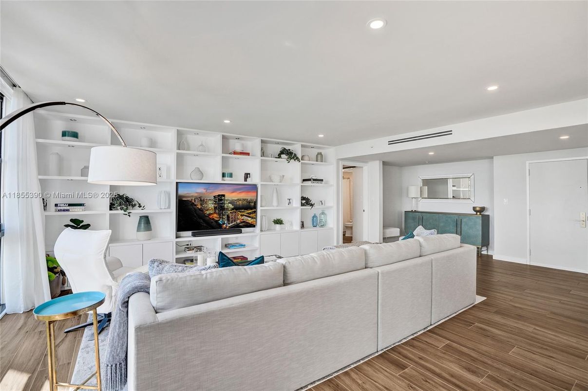 Interior, Living room, Recessed Lighting, Wood Texture Flooring