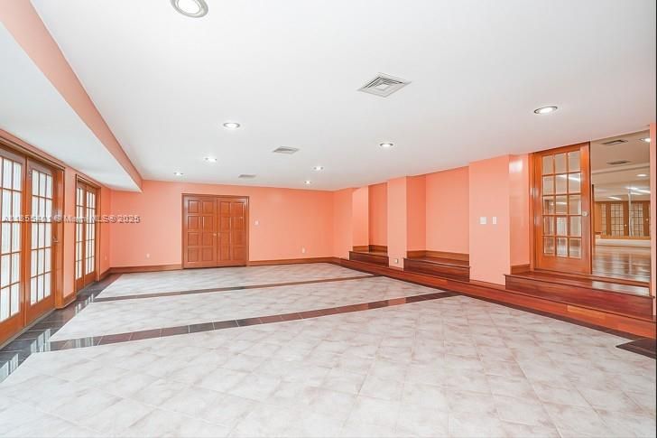 Empty room, Interior, Recessed Lighting