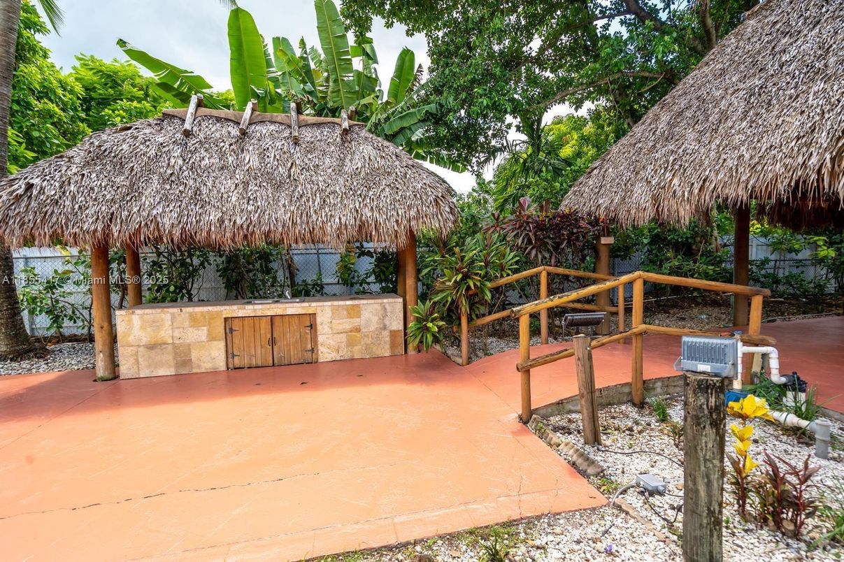 Exterior, Outdoor Kitchen