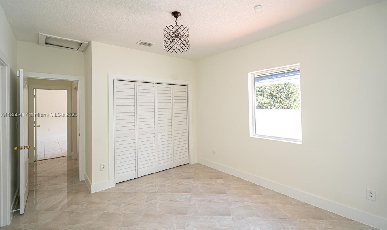 Empty room, Interior, Pendant Lights