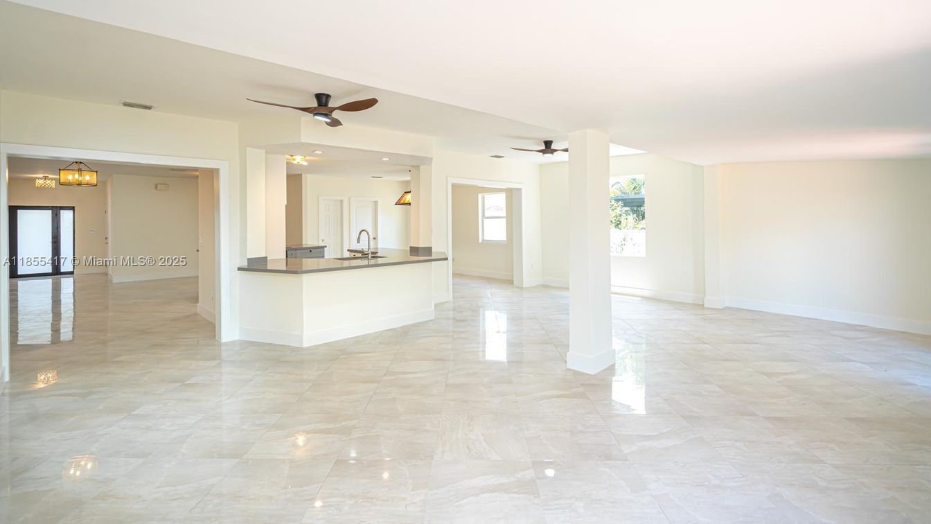 Empty room, Interior, Recessed Lighting