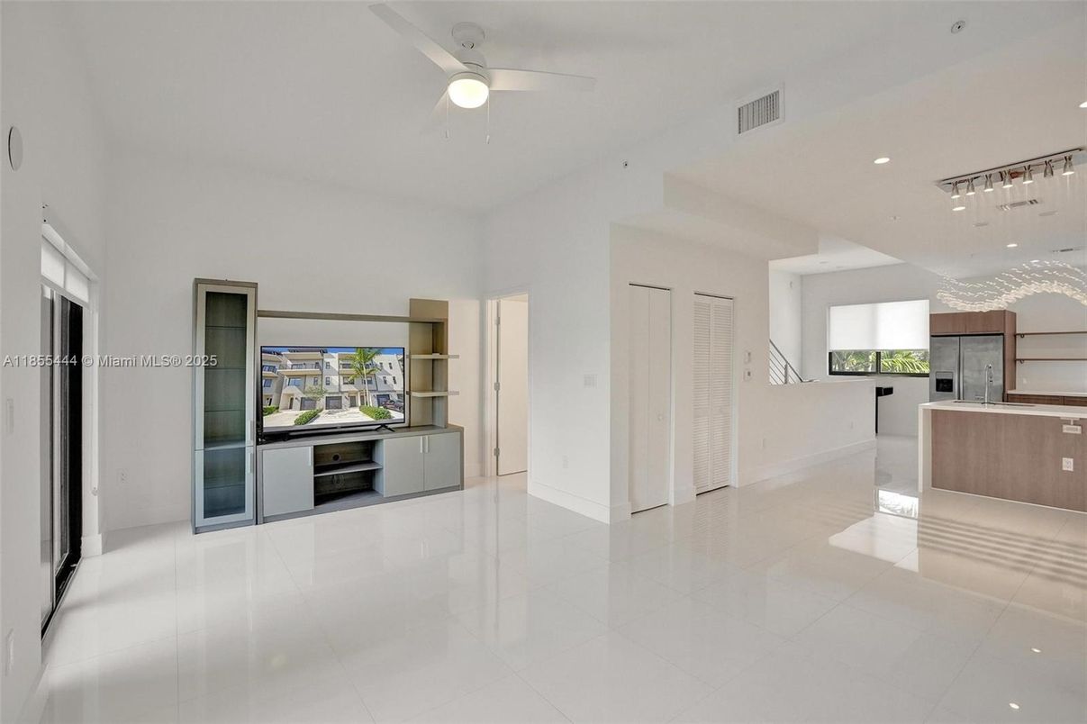 Empty room, Interior, Kitchen, Recessed Lighting