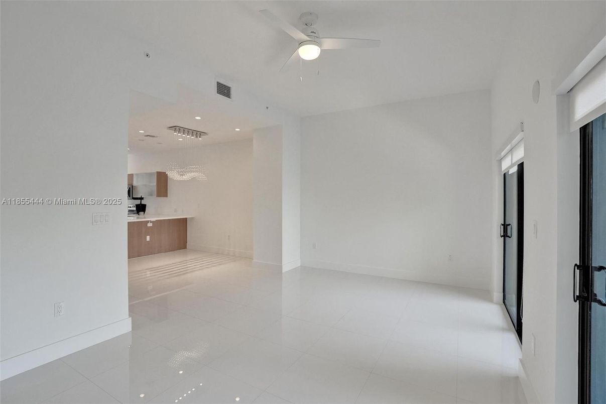 Empty room, Interior, Kitchen, Recessed Lighting