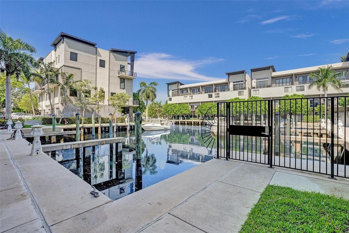 Exterior, Pool, Water