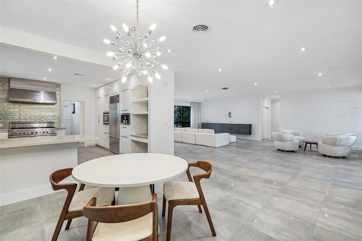 Dining room, Interior, Kitchen, Living room, Pendant Lights, Recessed Lighting, Stainless Steel Appliances