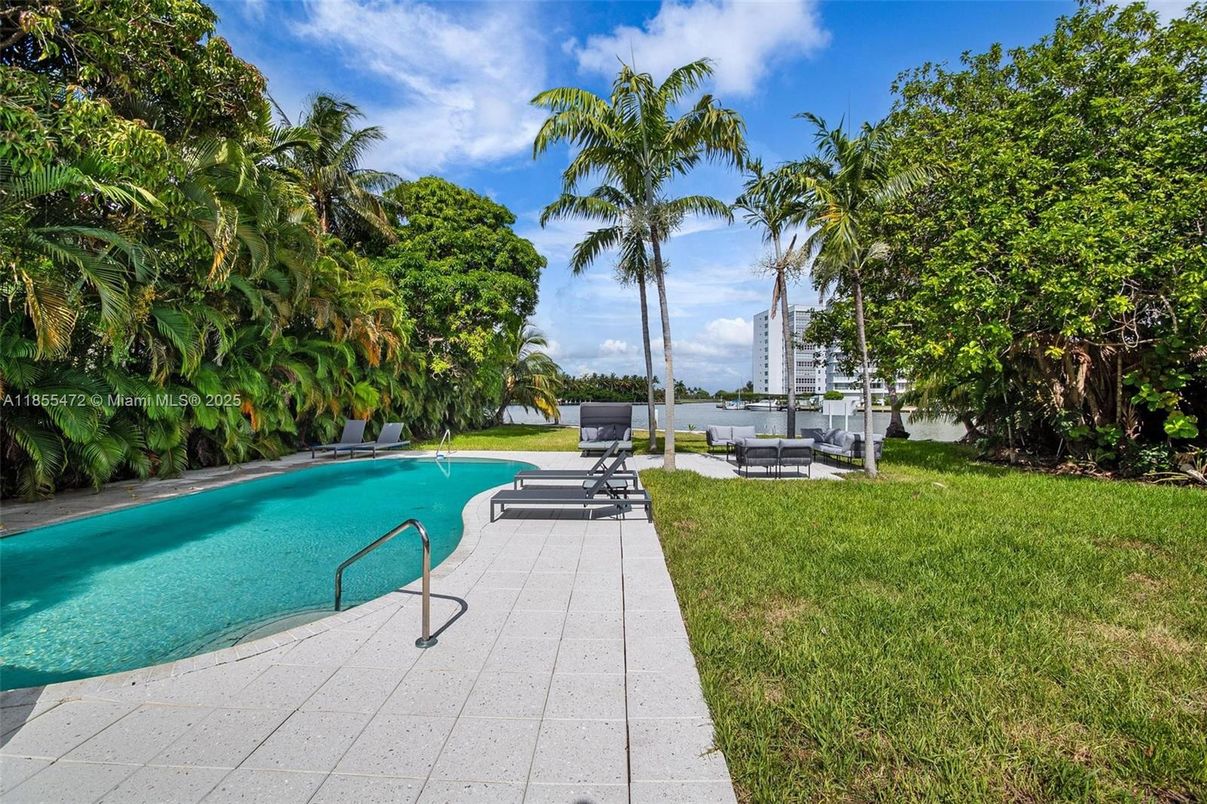 Exterior, Pool, Water
