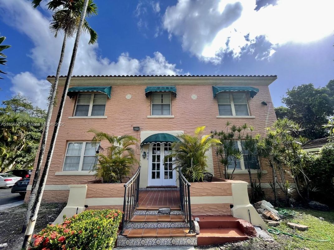 Exterior, Facade, Brick Facade, Mediterranean