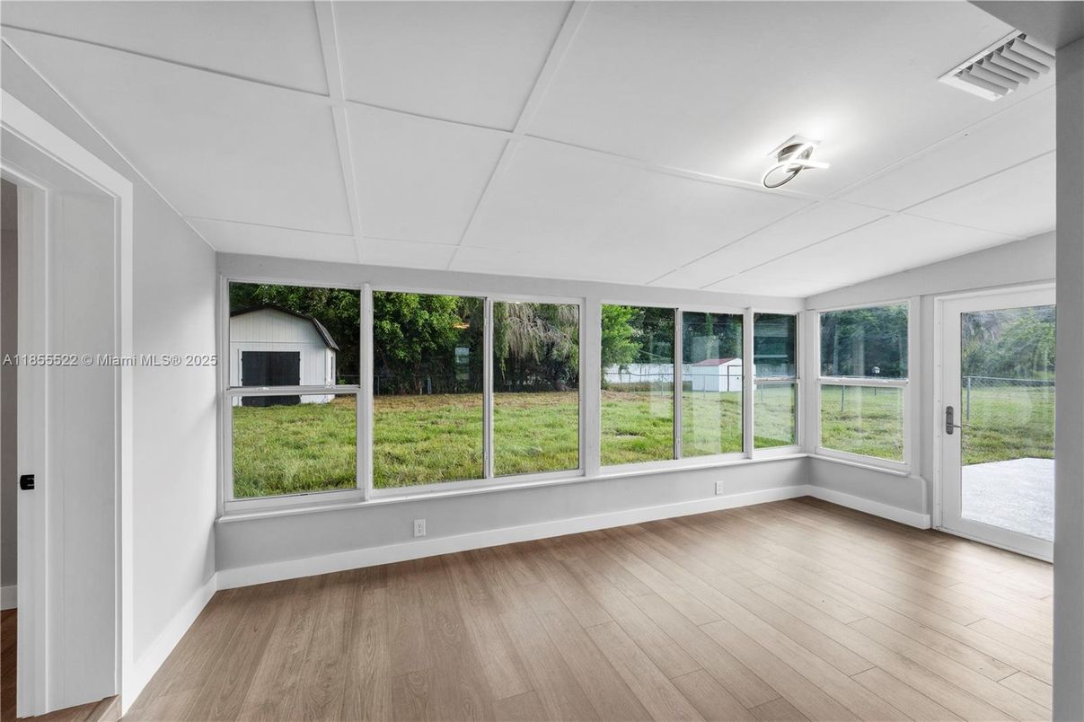 Empty room, Interior, Sun Room, Wood Texture Flooring