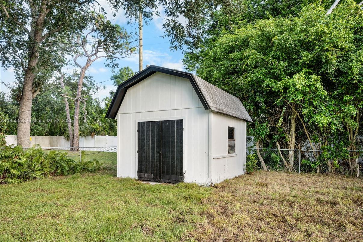 Backyard, Exterior