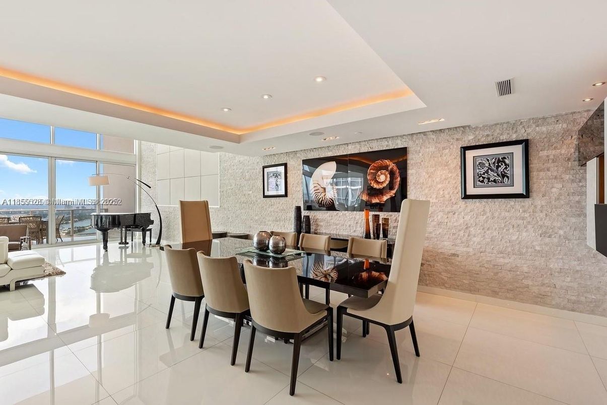 Dining room, Interior, Piano, Recessed Lighting