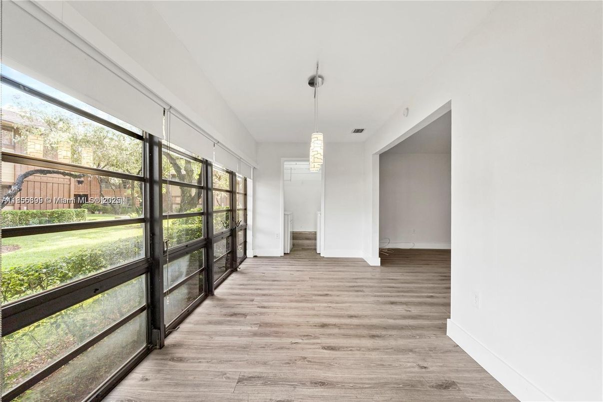 Interior, Pendant Lights, Wood Texture Flooring