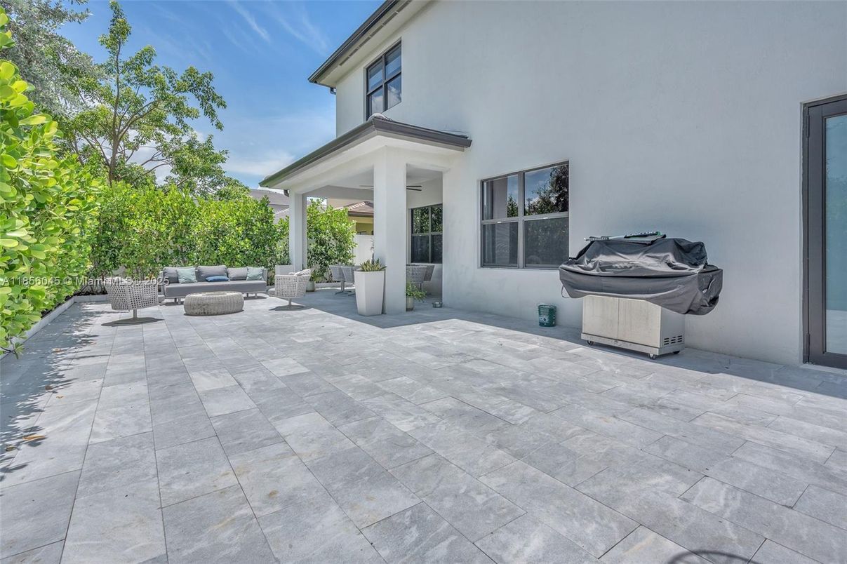 Exterior, Hot Tub