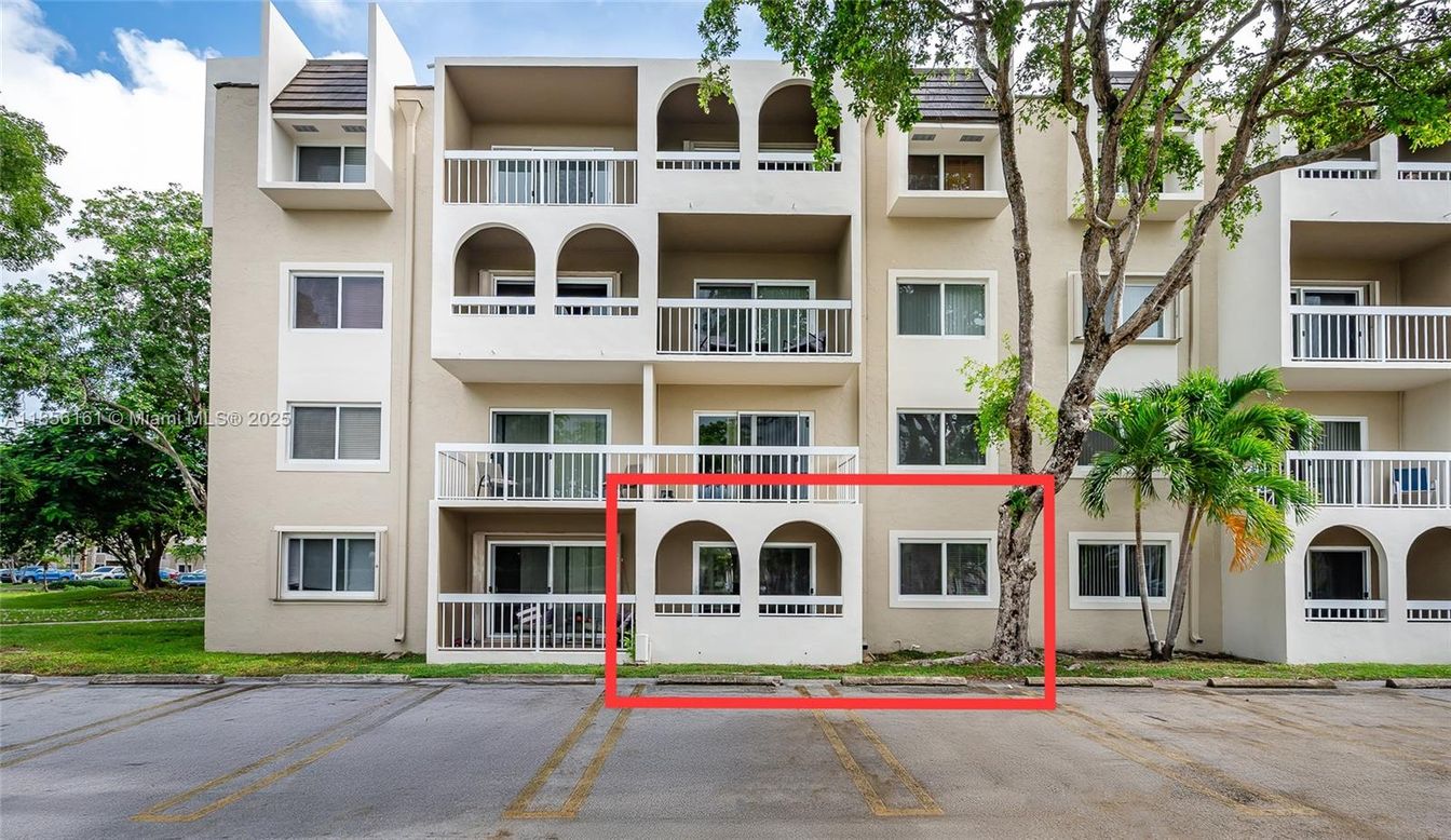 Exterior, Facade, Condo Building