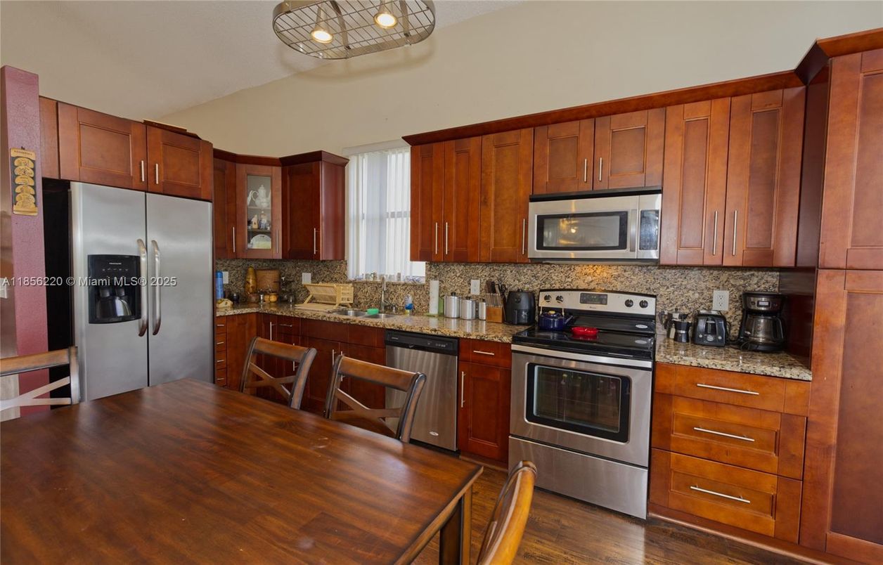 Dining room, Interior, Kitchen, Stainless Steel Appliances, Wood Texture Flooring