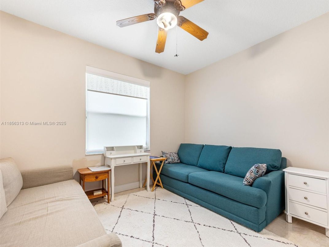 Home Office, Interior