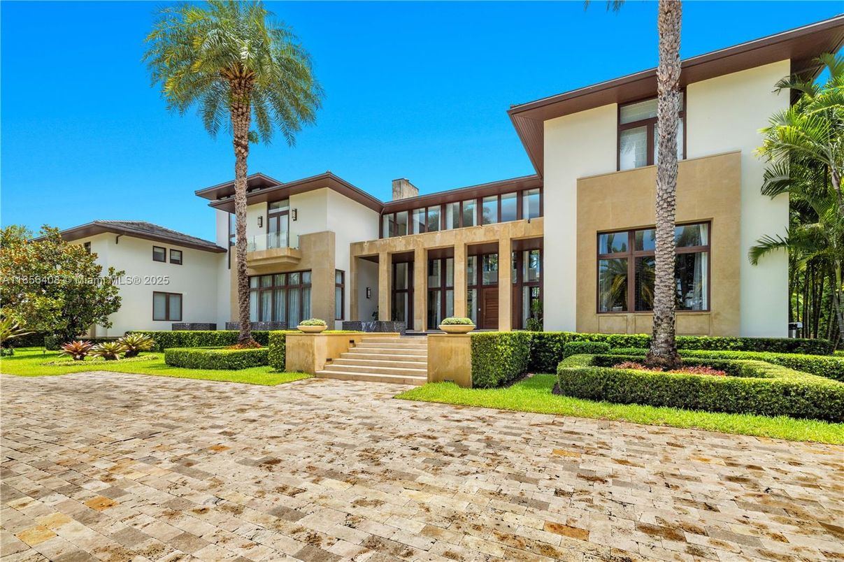 Backyard, Exterior, Facade, Modern