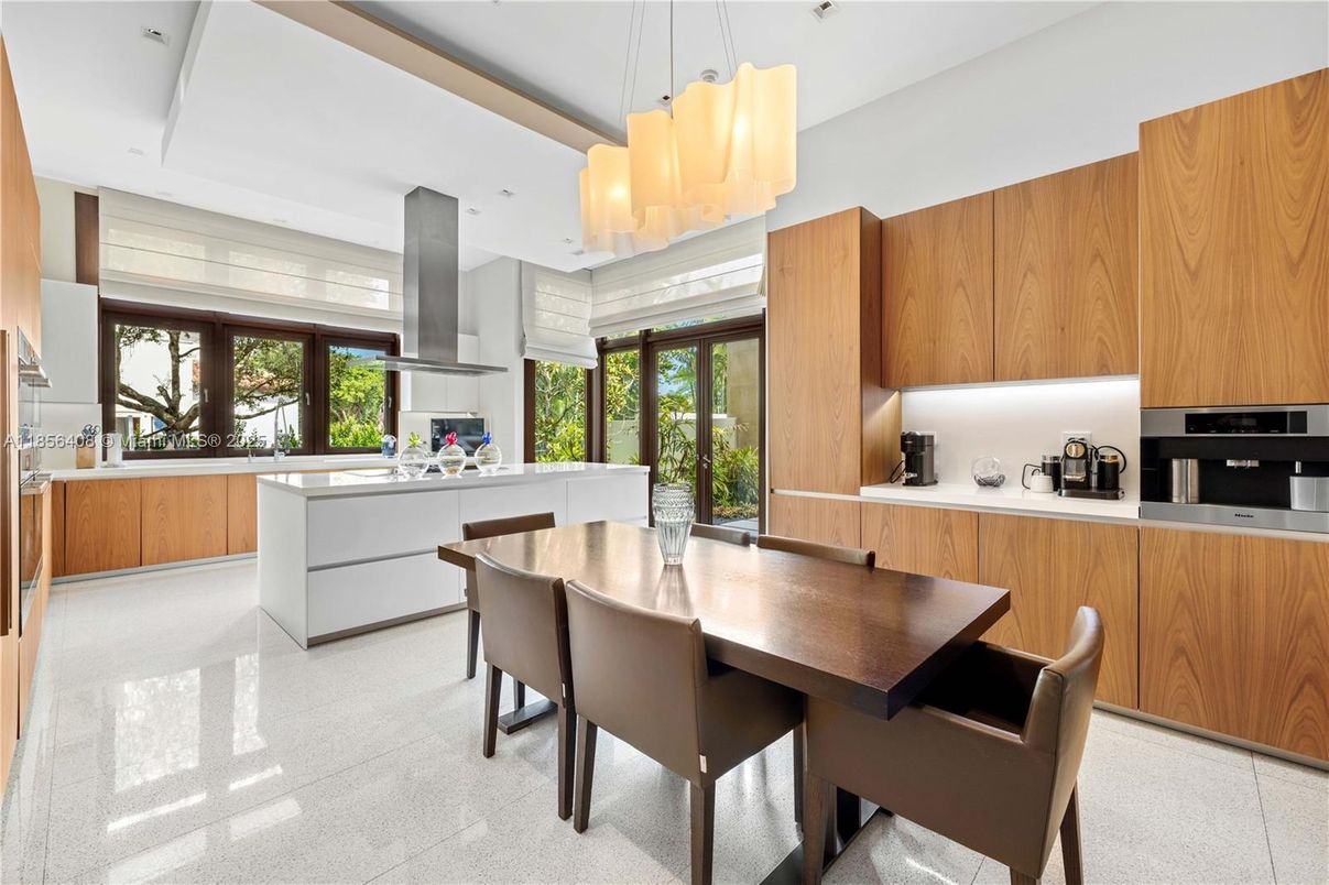 Chandelier, Dining room, Interior, Kitchen, Recessed Lighting