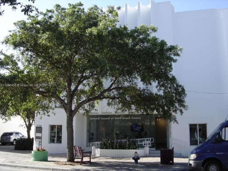 Exterior, Facade, None