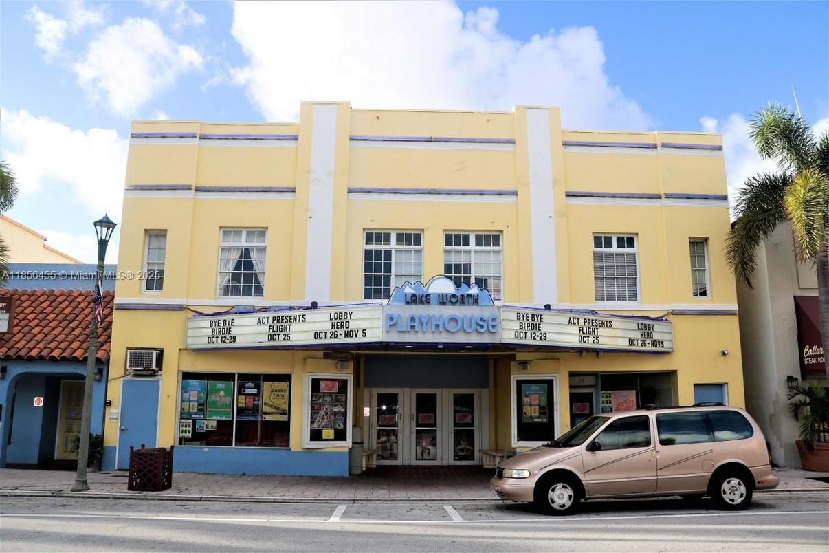Exterior, Facade, Condo Building